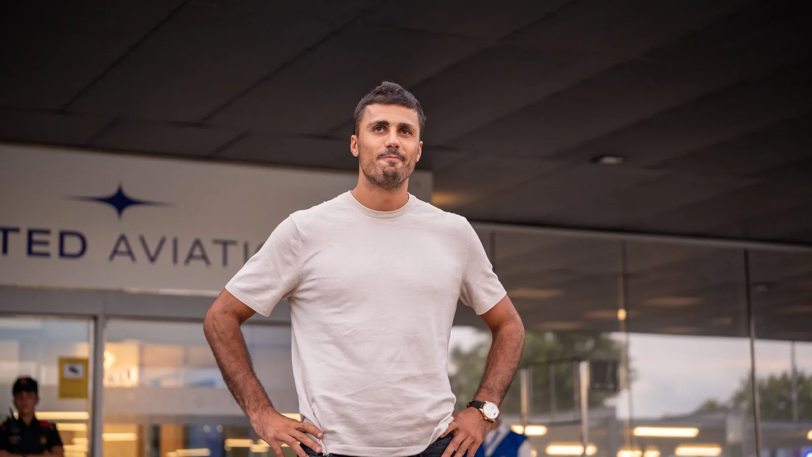 A Madrid-based journalist laments Rodri and shocks Barcelona: the real star is right there with you! - Goal.com